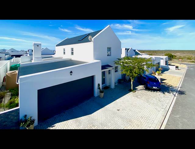 4 BEDROOM HOUSE FOR SALE IN DWARSKERSBOS